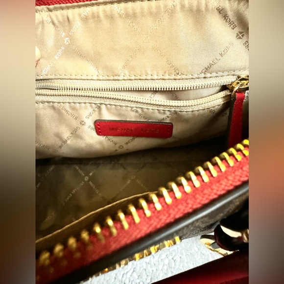 Michael Kors Ciara Medium Messenger Top Zip - Picture 8 of 11